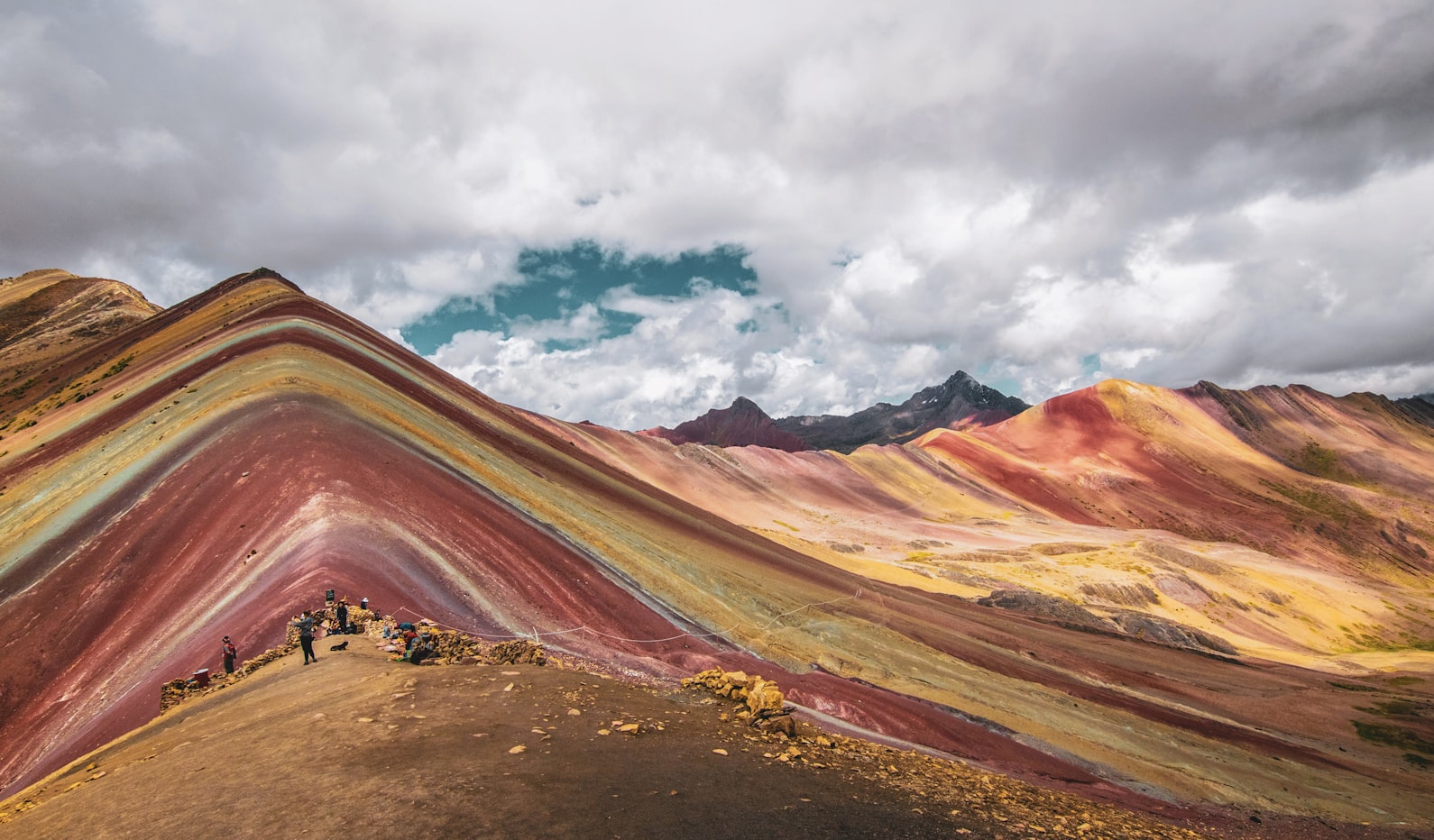 le rainbow mountain in Perù