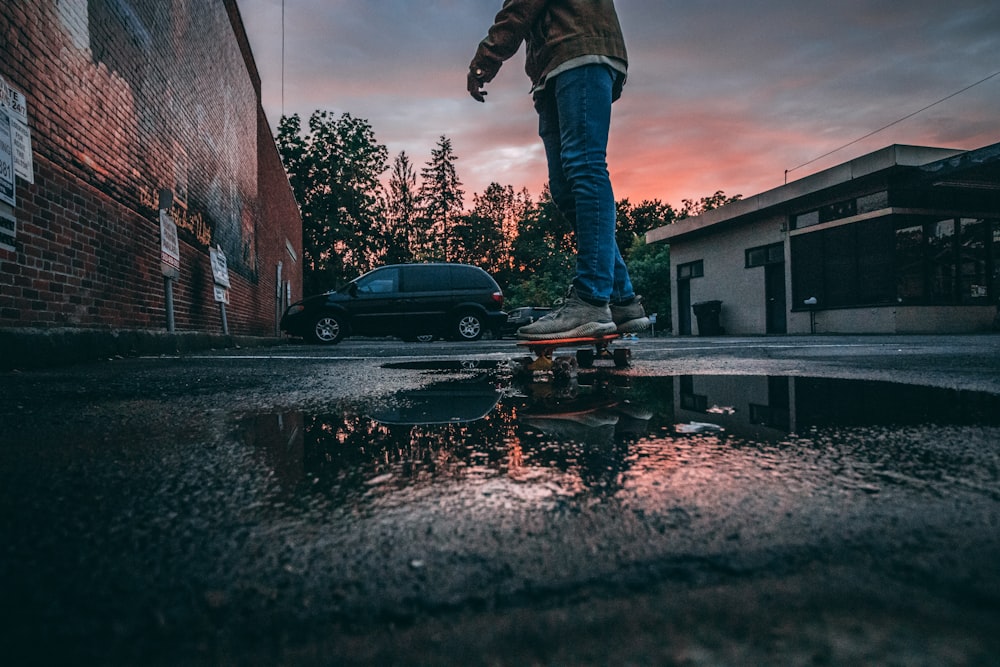 black and blue car roof