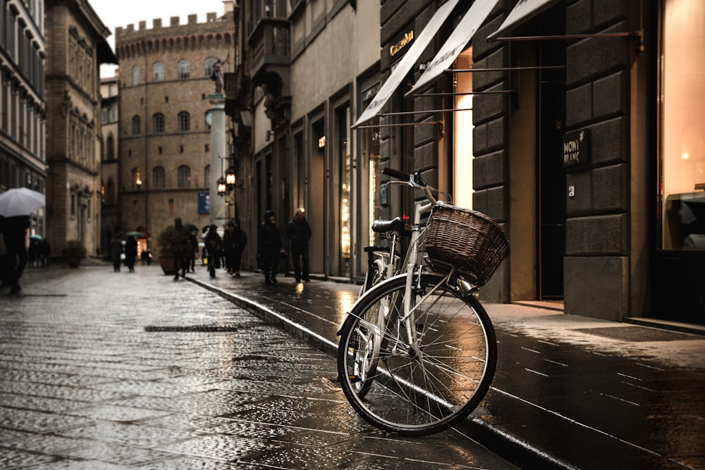 white commuter bike parked near buildings