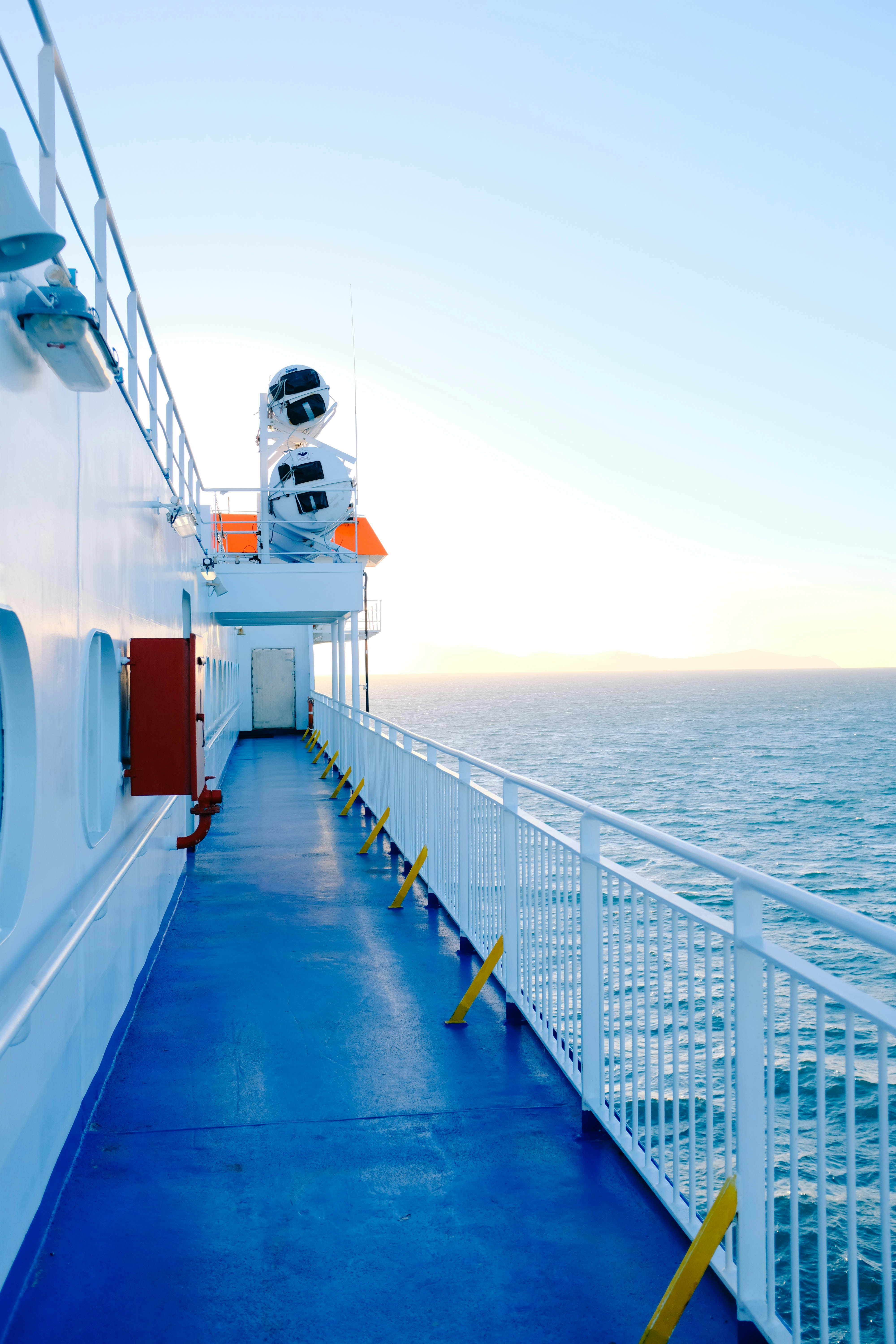 Photo by adrienolichon