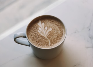 white ceramic teacup close-up photography