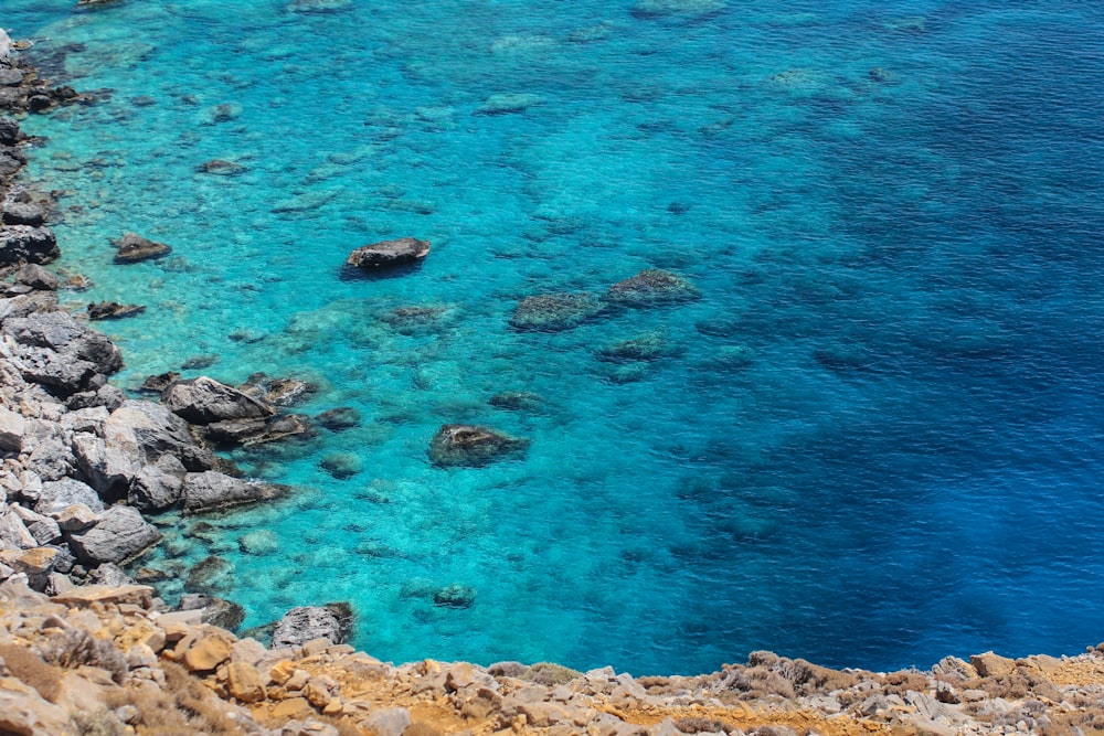 mare calmo durante il giorno