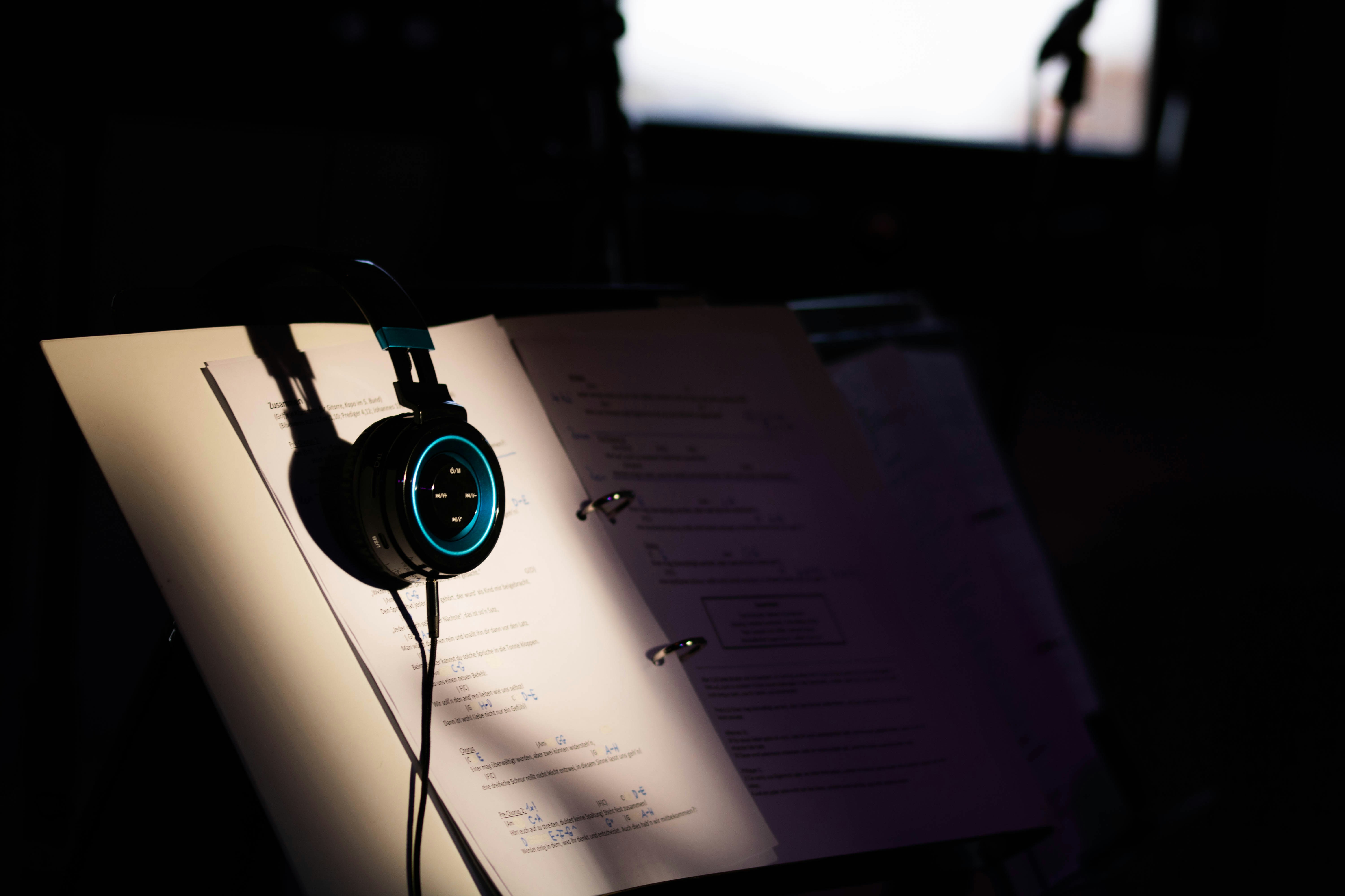 Мир измененных книга 2 жемчужина юга. Олеся шеллина внук петра великого. Аудиокниги изменяющий 10. Михаил атаманов искажающие реальность. Искажающие реальность.