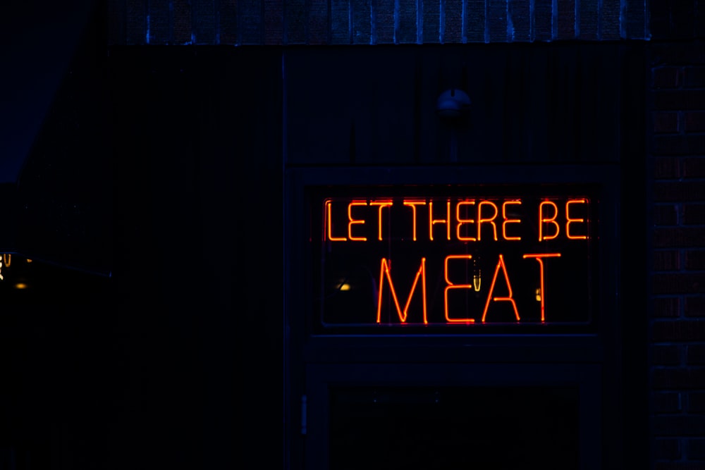 qu’il y ait de la lumière au néon de la viande