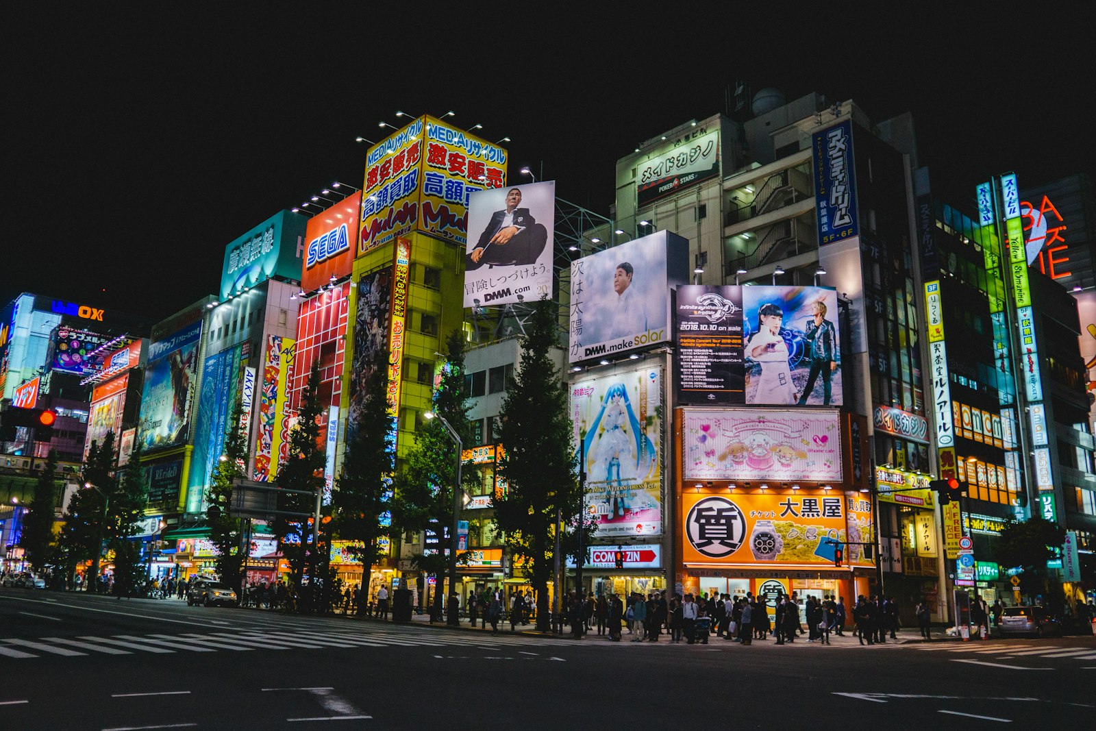 Sony a6000 + Sigma 19mm F2.8 EX DN sample photo. Empty pedestrian lane photography