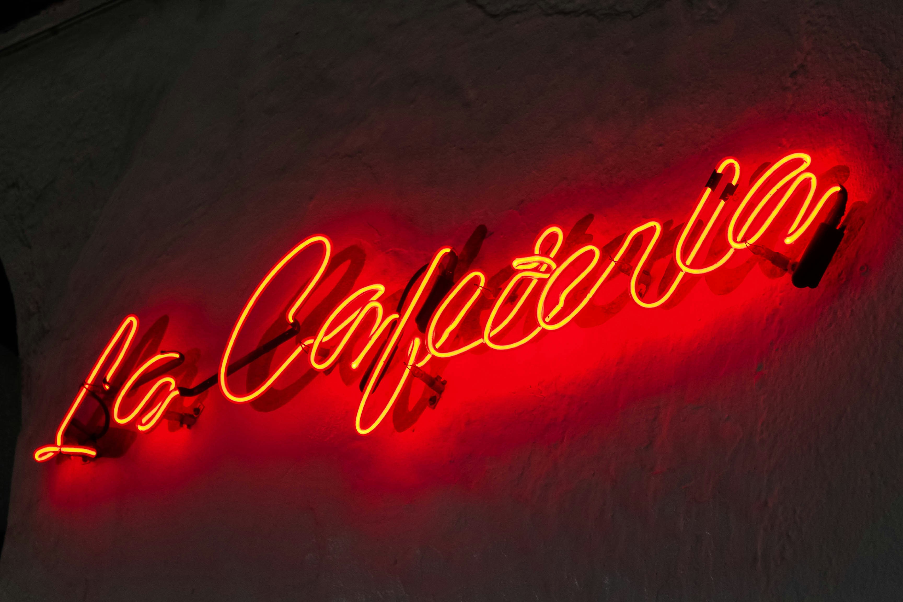 red La Cafeteria neon sign