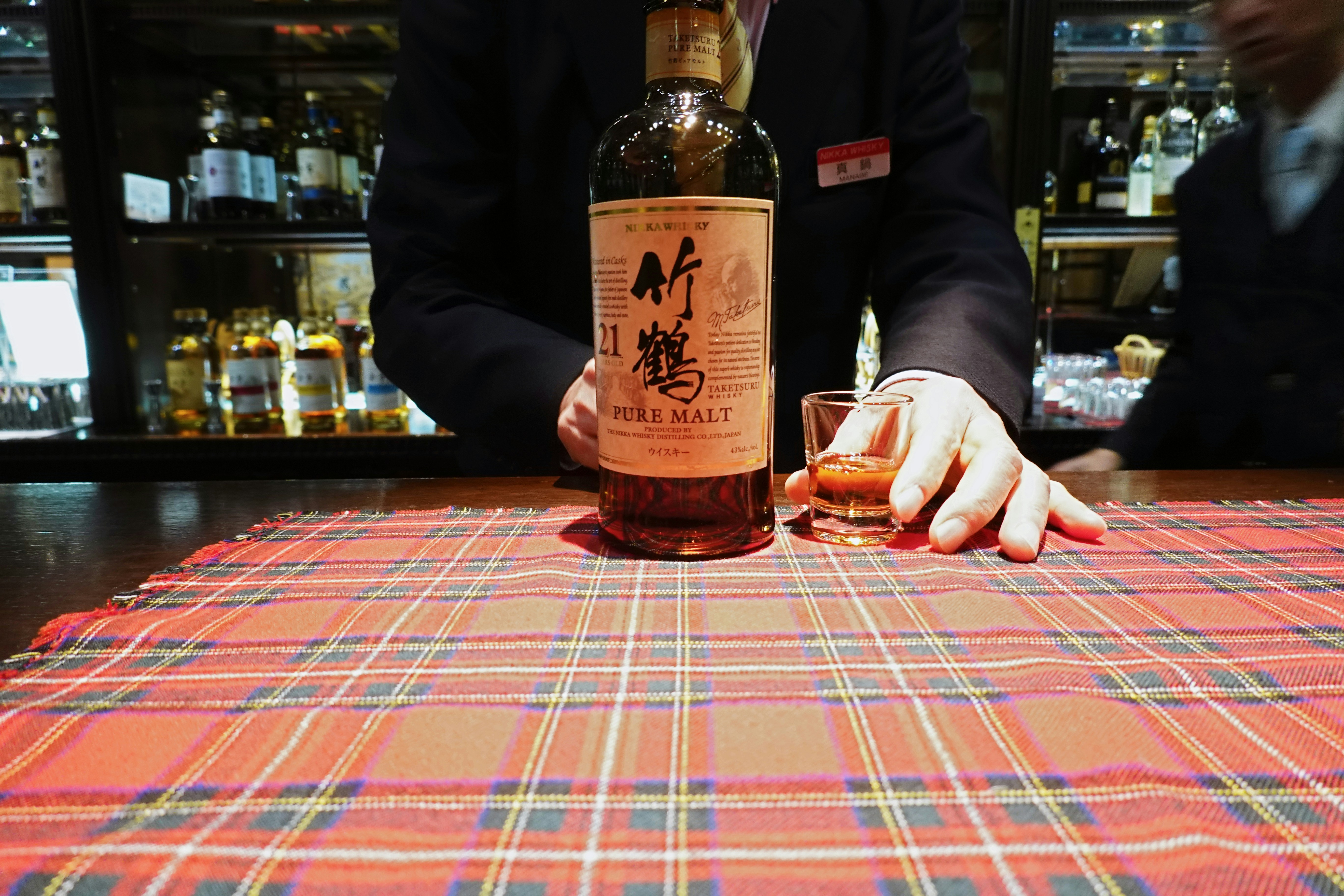 gray computer monitor