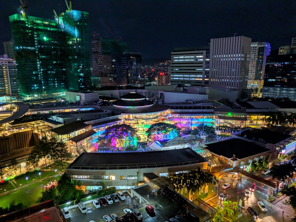 Vista superior de edifícios iluminados