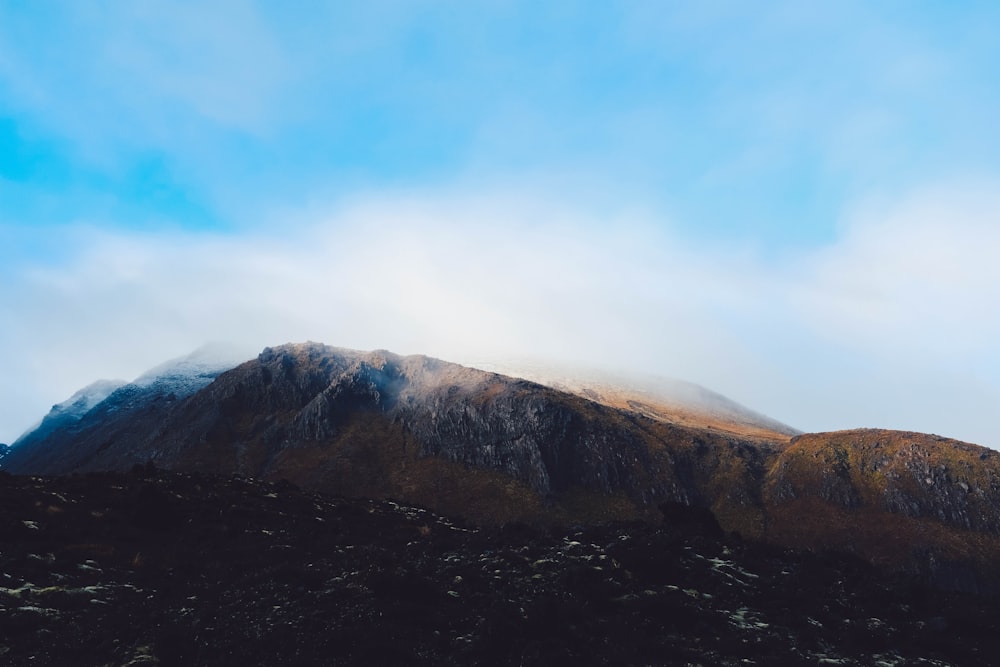 landscape photo of mountain during daytime