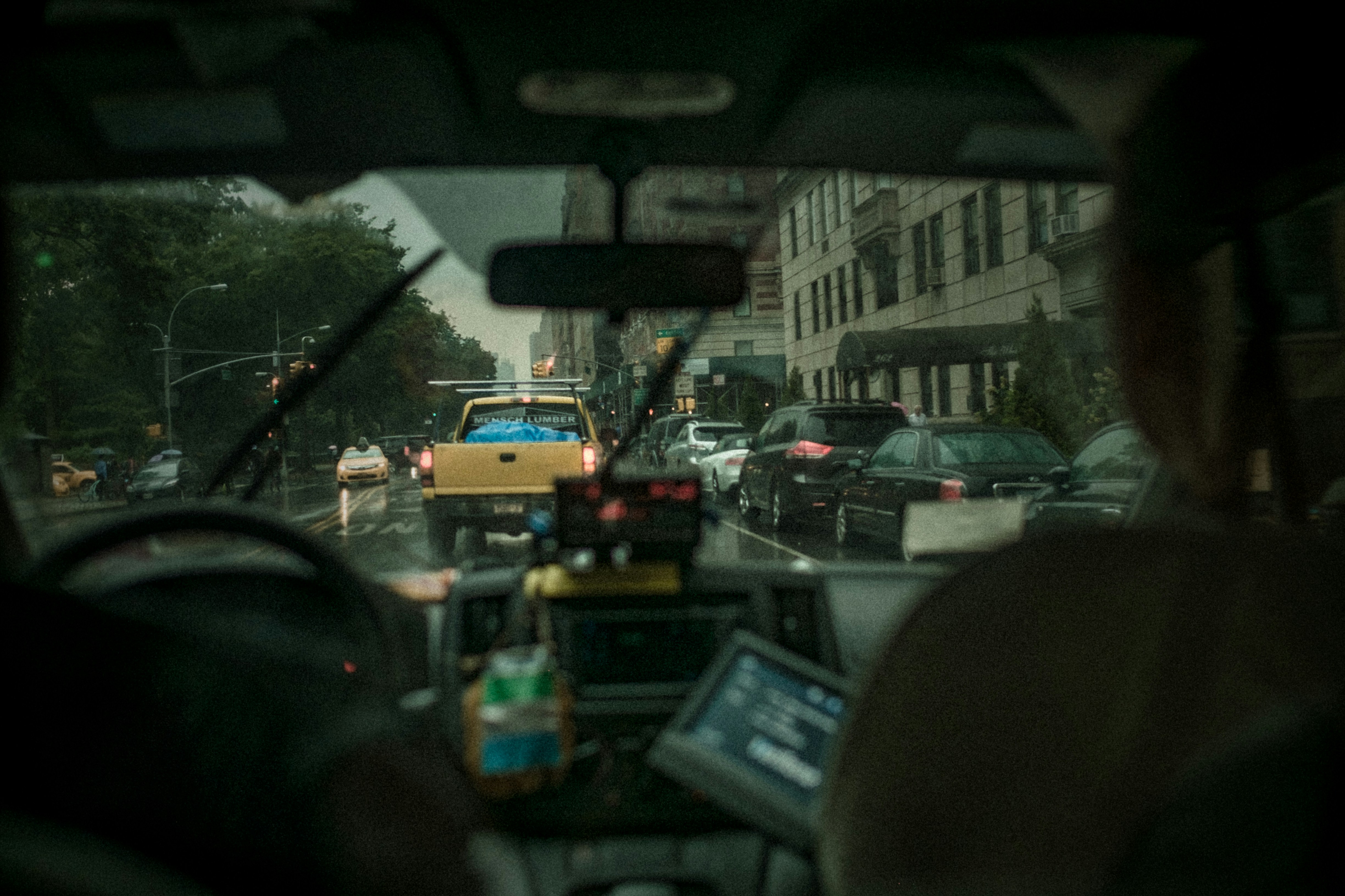 yellow taxi rain city, wallpaper, NYC Taxi Cabs: A Symbol of the City 1