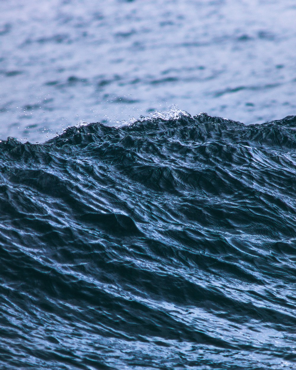 ola de cuerpo de agua