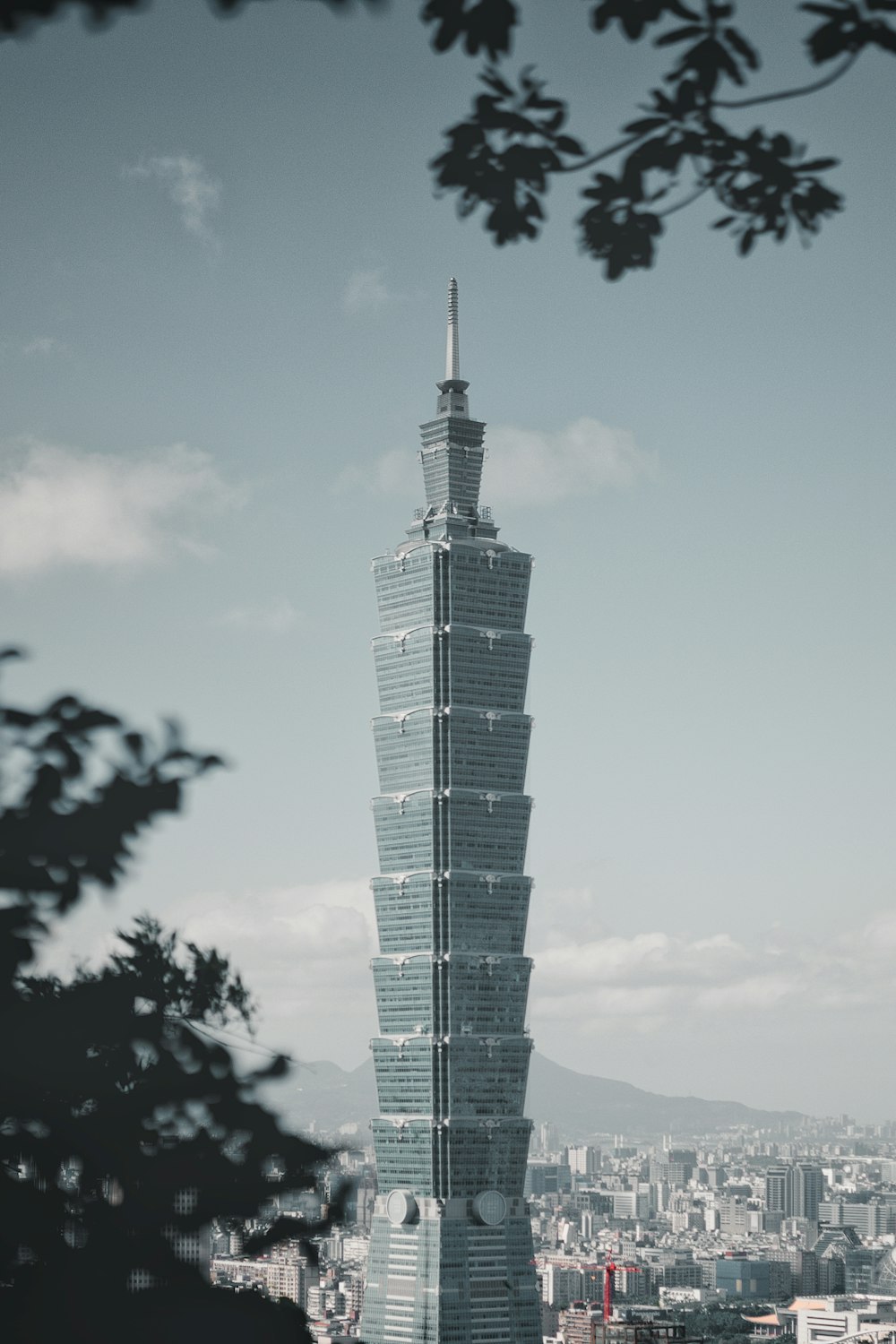 gray high-rise building