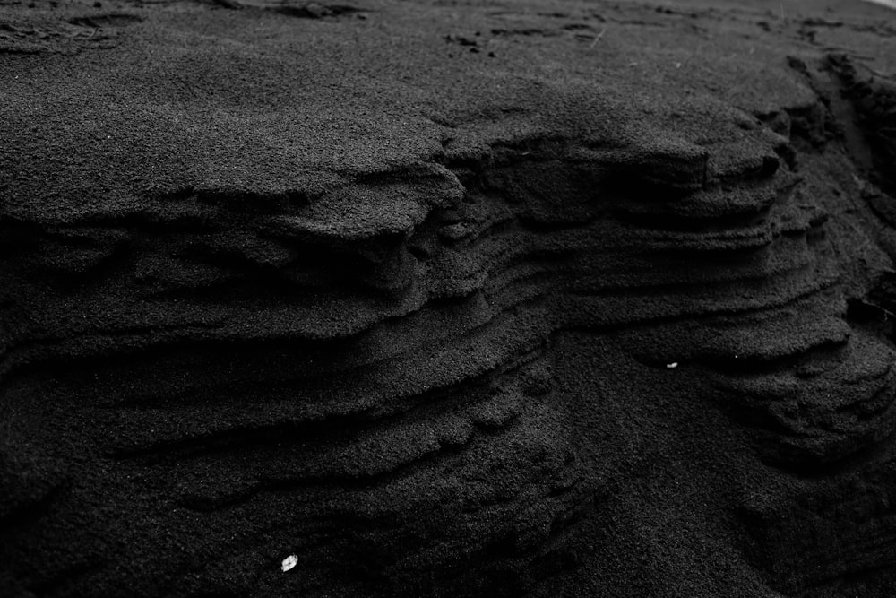 黒い砂浜