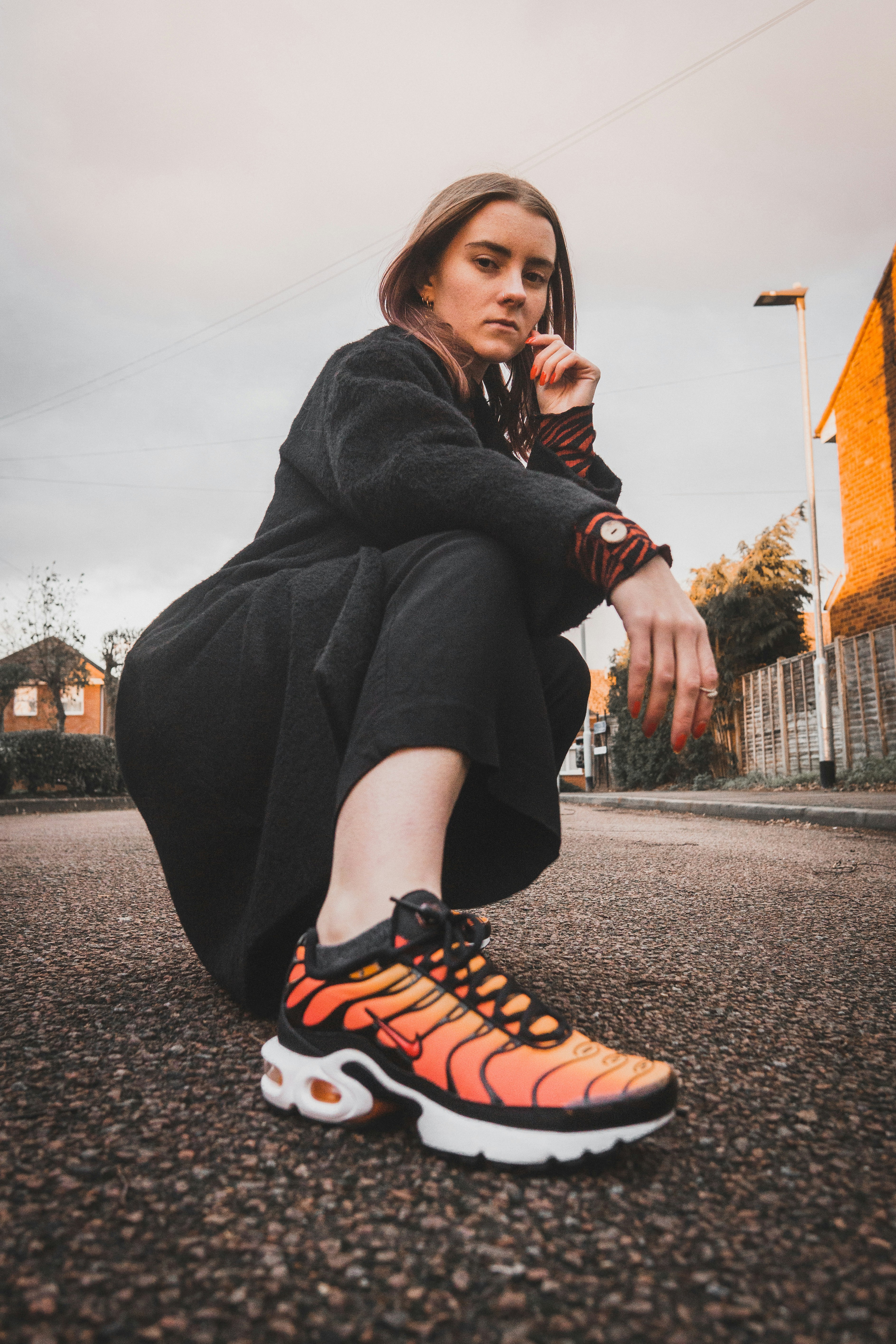 woman wearing Nike shoes photo – Free 