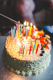icing cake on table