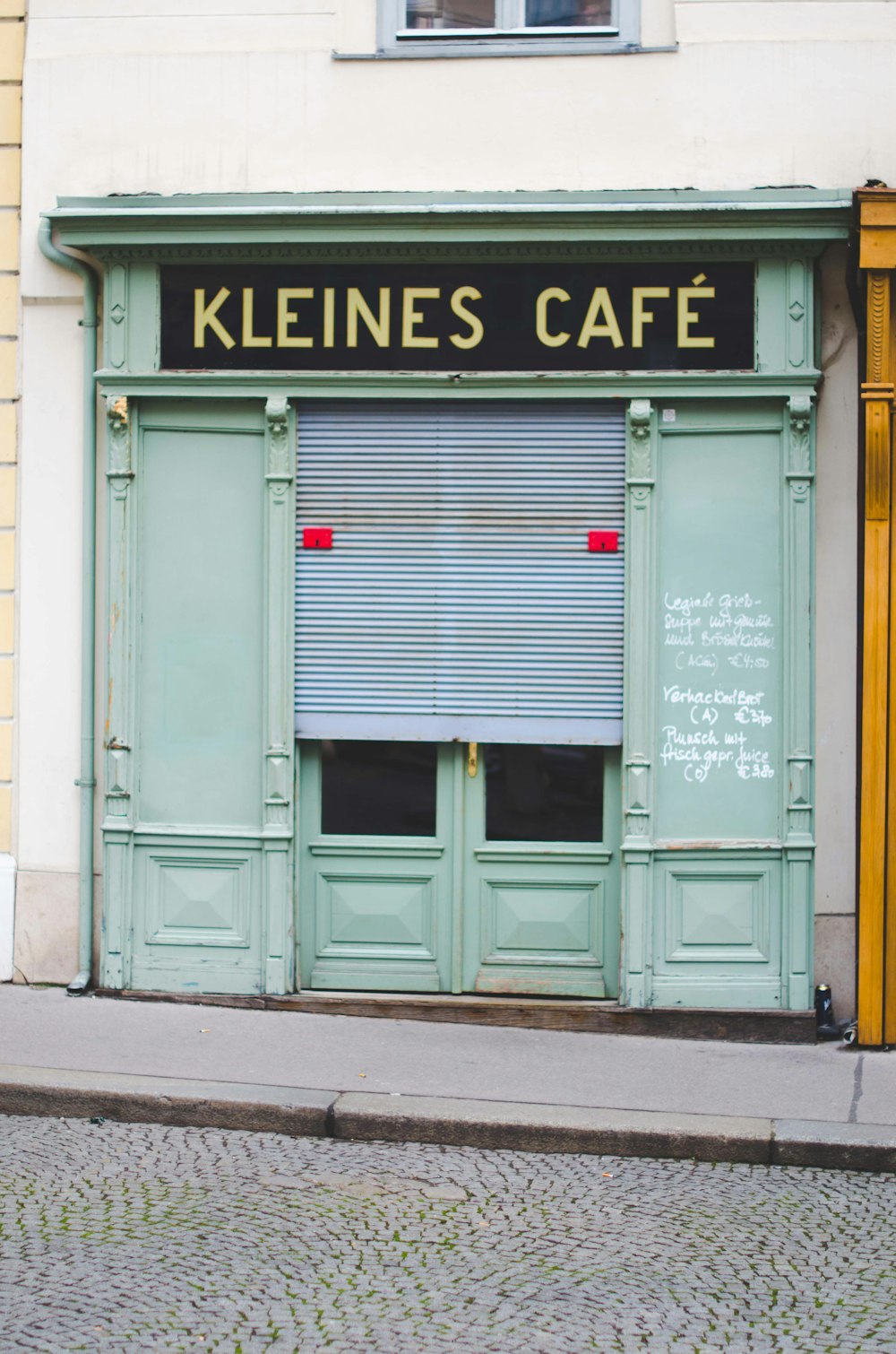 Kleines Cafe shop
