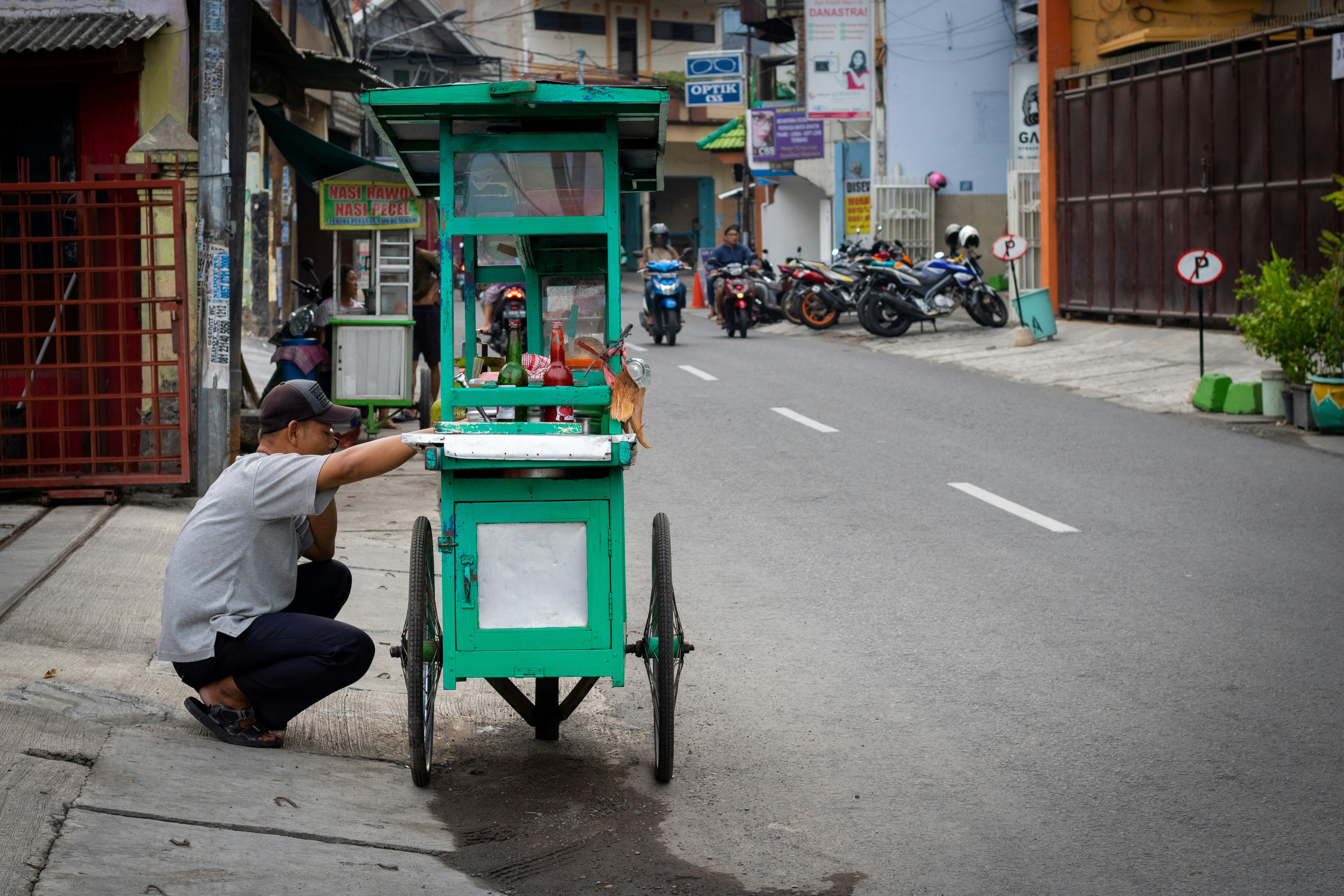 Bakso - Indonesian Meatball Soup (Best Street Food!)