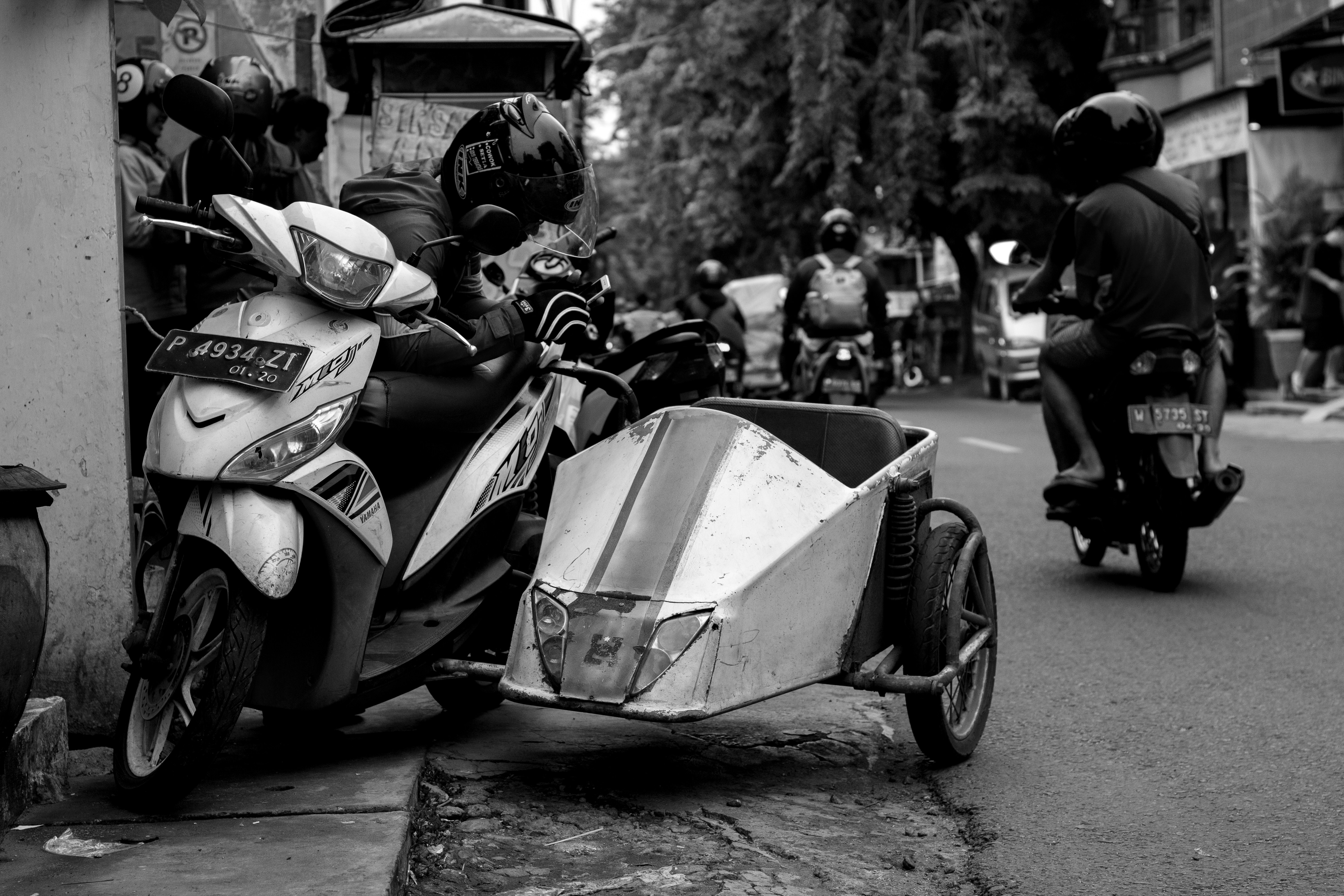 photo-1545732504-8e1711c32d35?ixid=M3wxMjA3fDB8MXxzZWFyY2h8MTh8fHRlbXBvcmFyeSUyMG1vdG9yYmlrZSUyMGluc3VyYW5jZXxlbnwwfHx8fDE3NTI3NjM1MjV8MA\u0026ixlib=rb-4.1.0