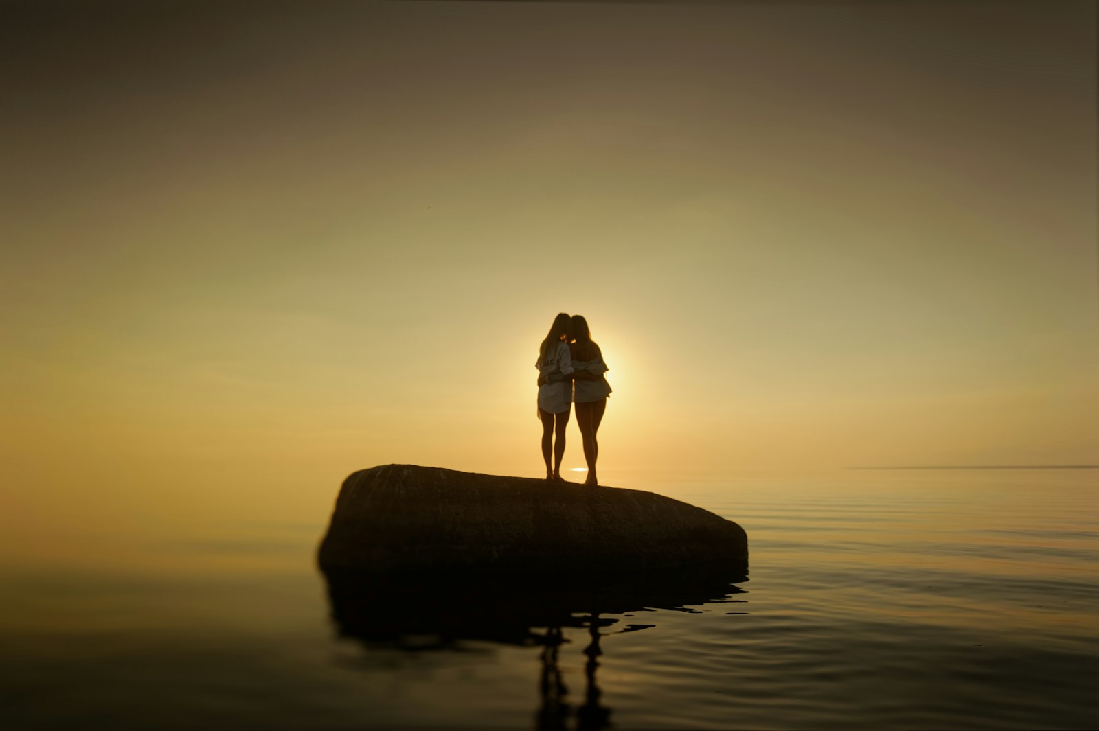 Nikon D700 + Nikon AF-S Nikkor 24-70mm F2.8G ED sample photo. Two women on rock photography