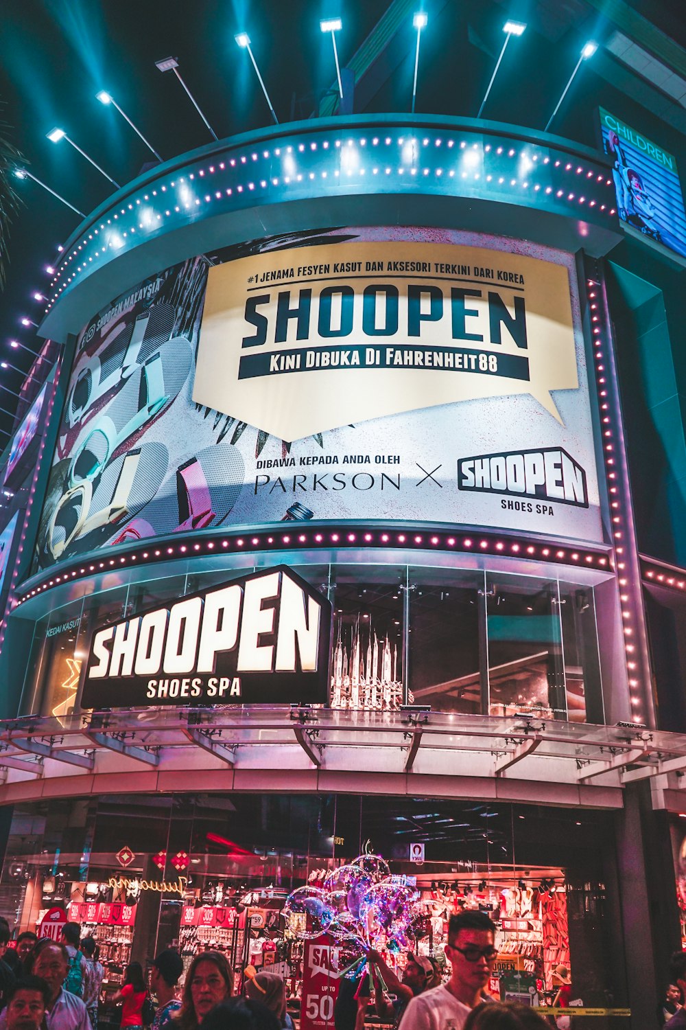 Shoopen store facade