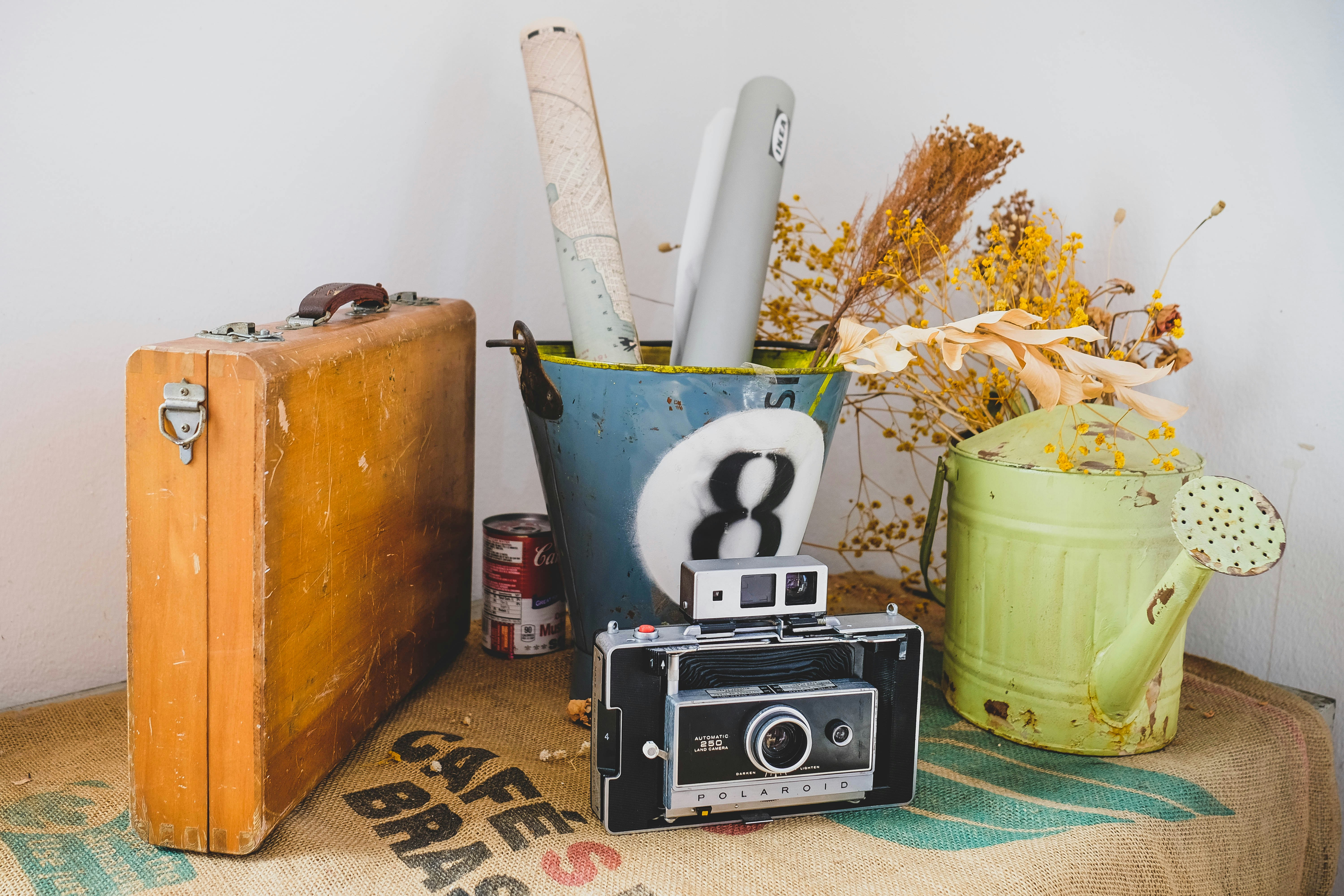 The Stories Behind Vintage Finds: Unraveling the Past of Pre-Loved Items