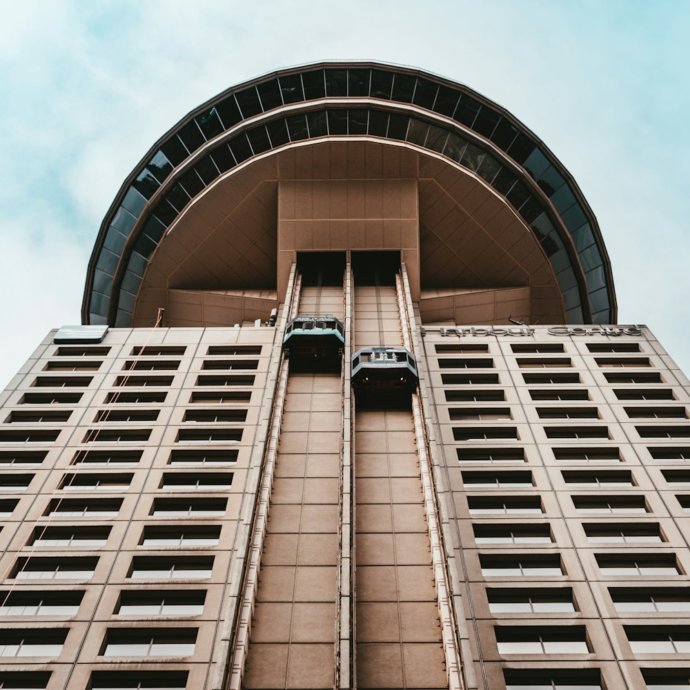 photo en contre-plongée d’un bâtiment