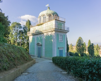 A serene image of the Casa de Auta de Souza, a spiritual center in Butantã, São Paulo.