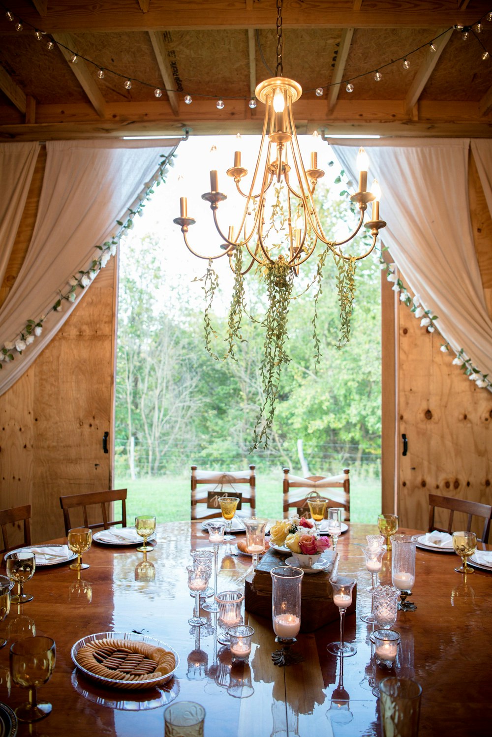 fine dining under gold chandelier