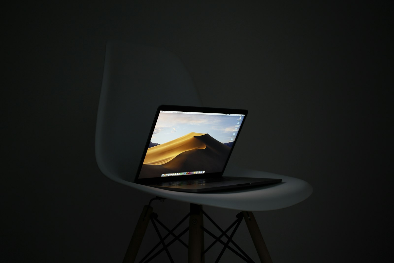 Canon EOS 7D + Canon EF-S 24mm F2.8 STM sample photo. Macbook pro on chair photography