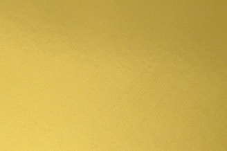 textil galben în fotografie de aproape