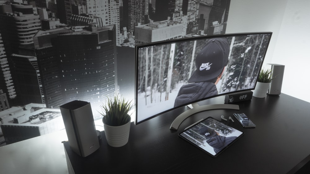 curved monitors for artists