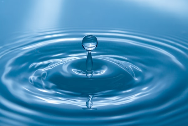 Makroaufnahme eines Wassertropfens