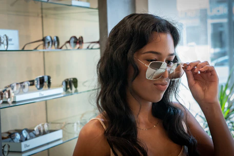 woman wearing sunglasses.