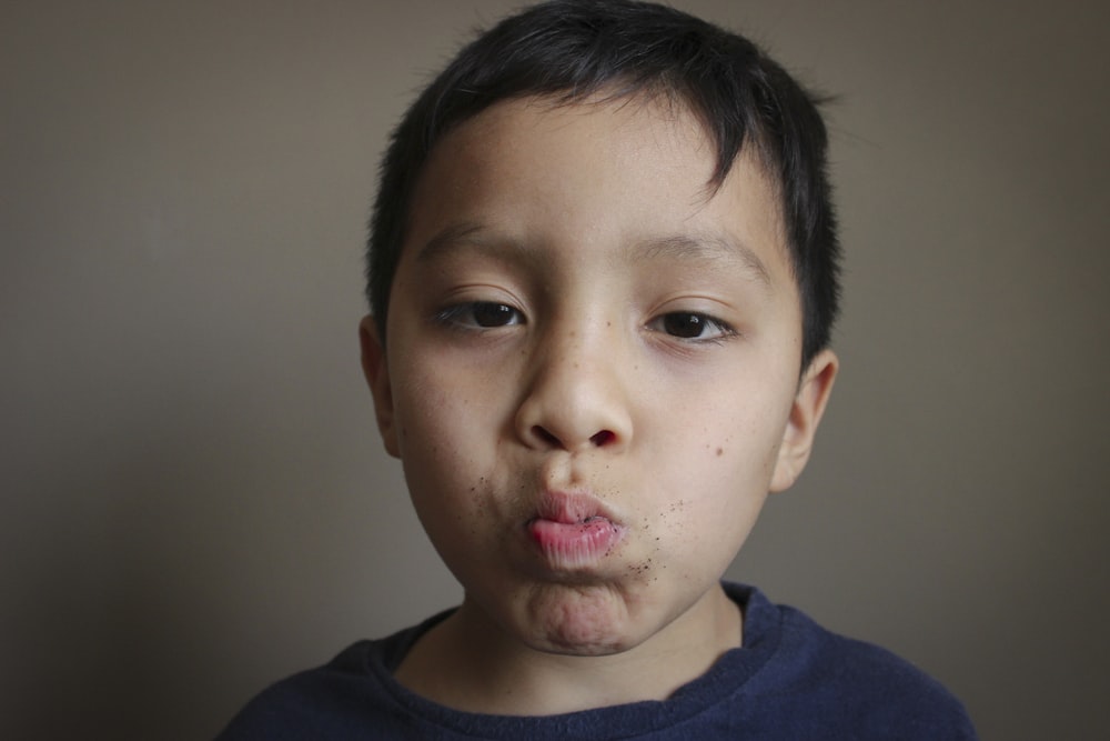 boy wearing black crew-neck shirt