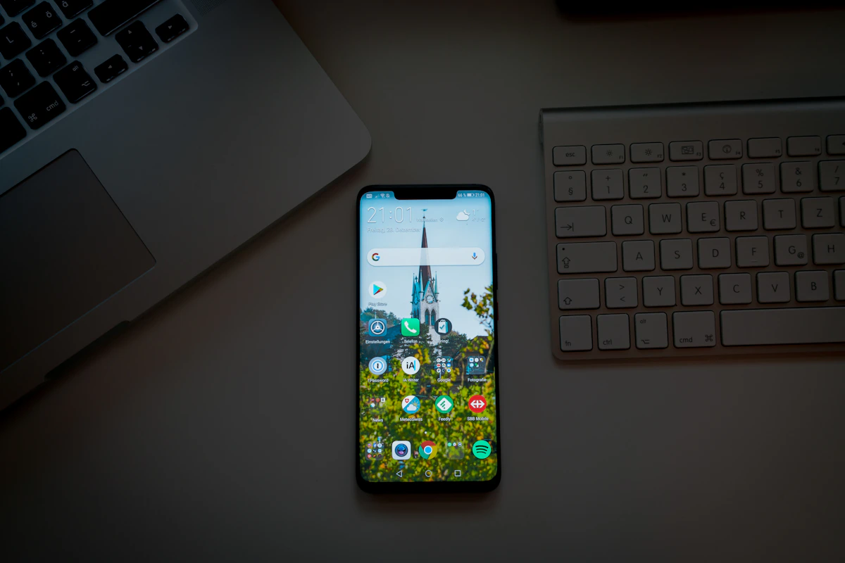 Smartfon na stanowisku pracy