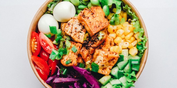 vegetable and meat on bowl