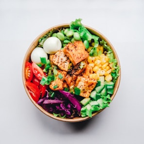 vegetable and meat on bowl