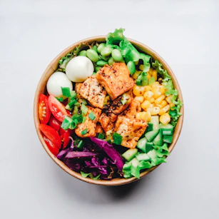 vegetable and meat on bowl