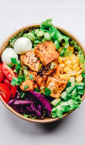 vegetable and meat on bowl