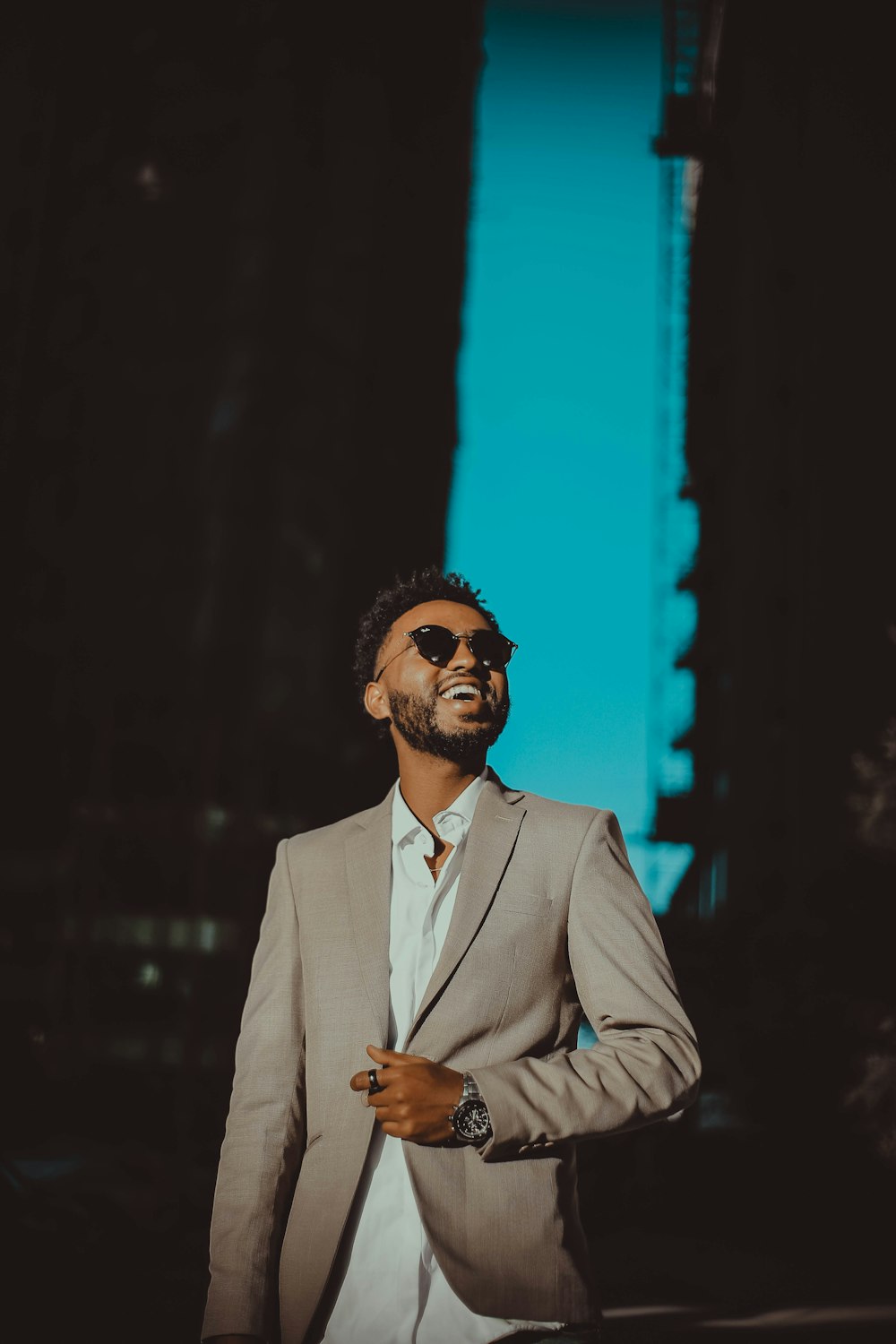 man wearing beige suit jacket