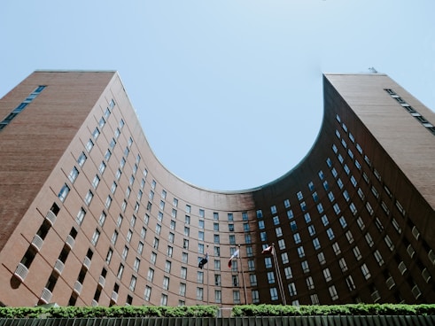 curved building