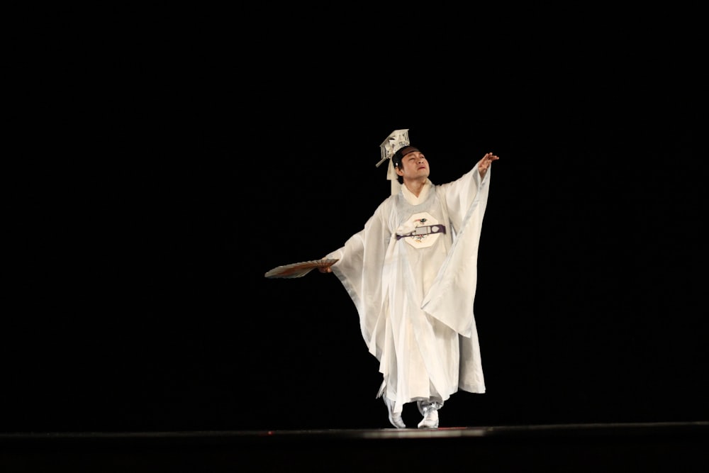 woman dancing on stage