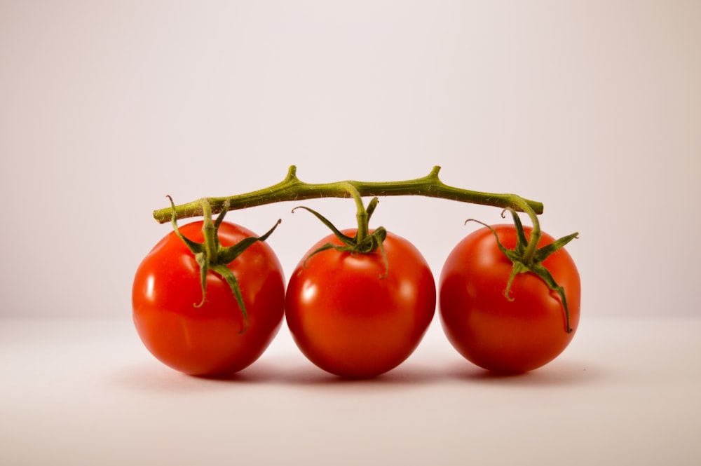 trois tomates cerises