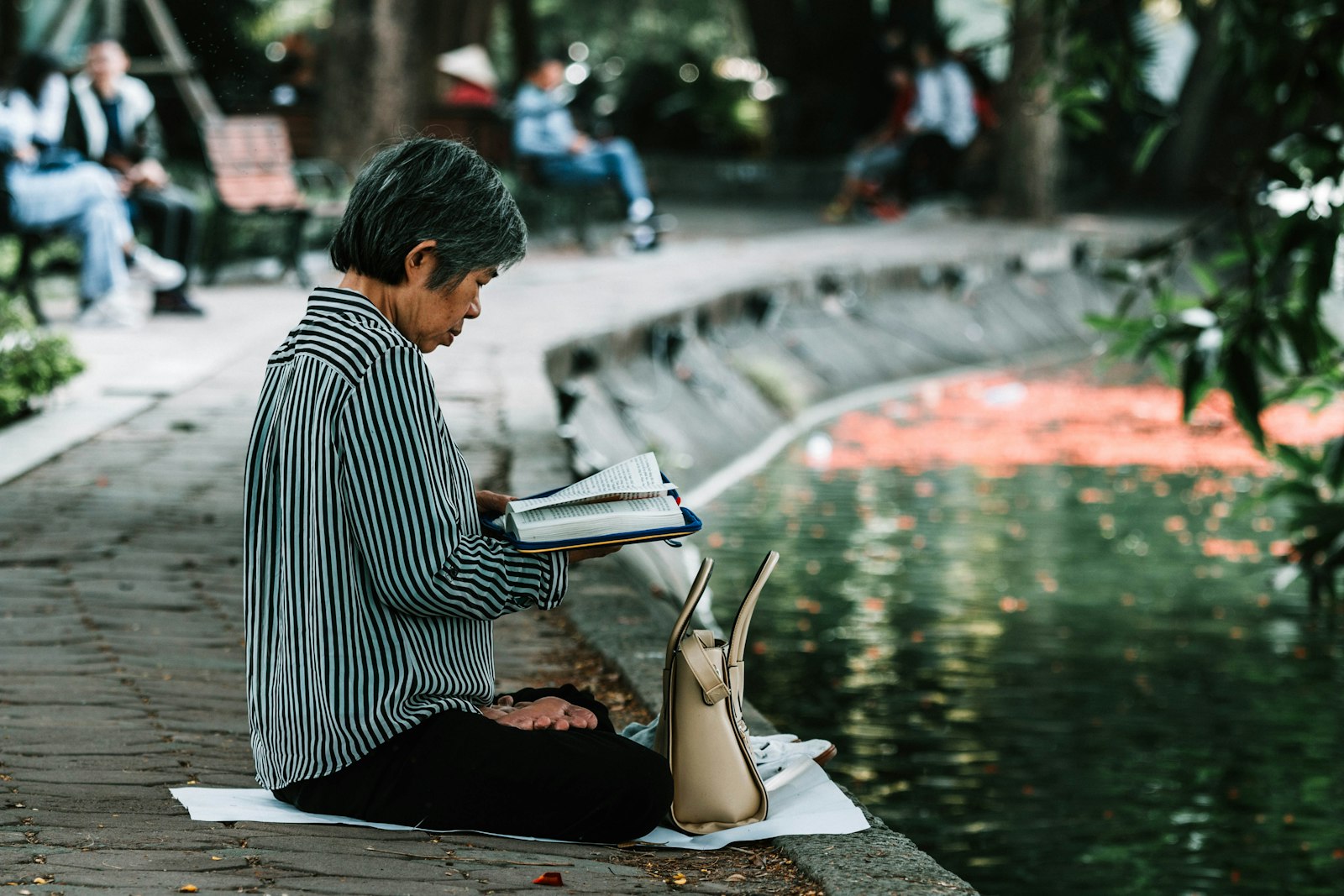 Canon EOS 70D sample photo. Woman reading book near photography