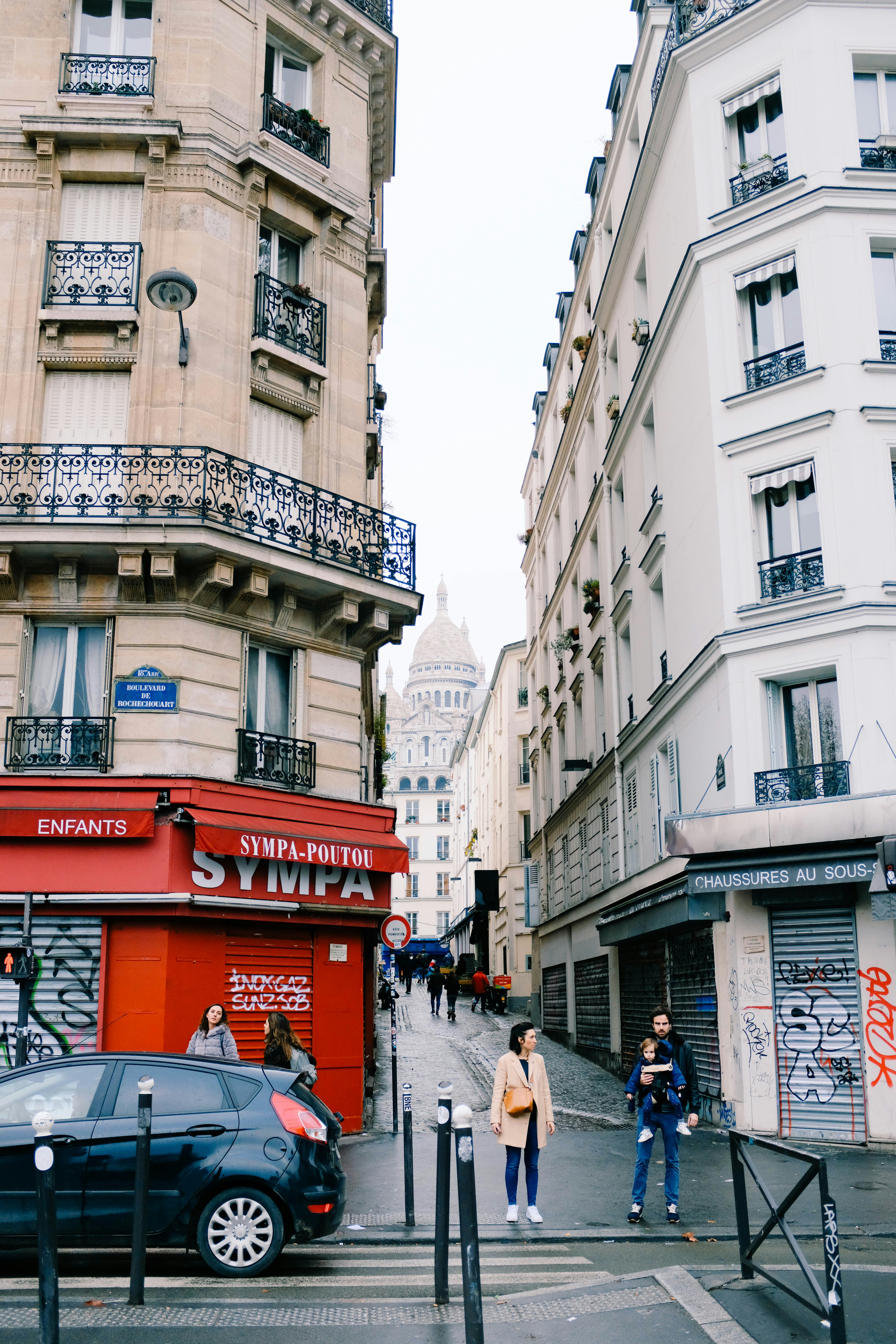 Photo by adrienolichon