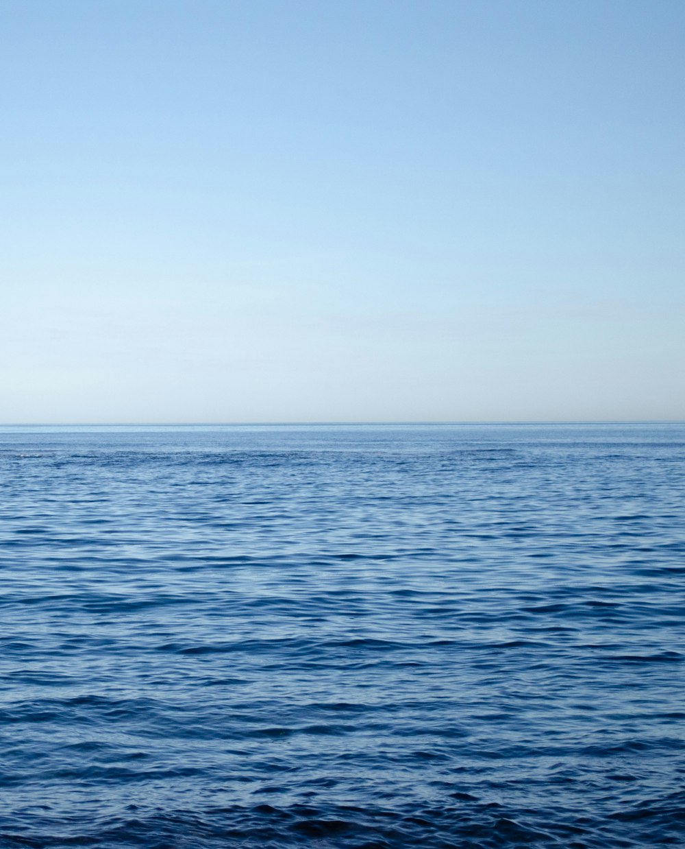 昼間の穏やかな海