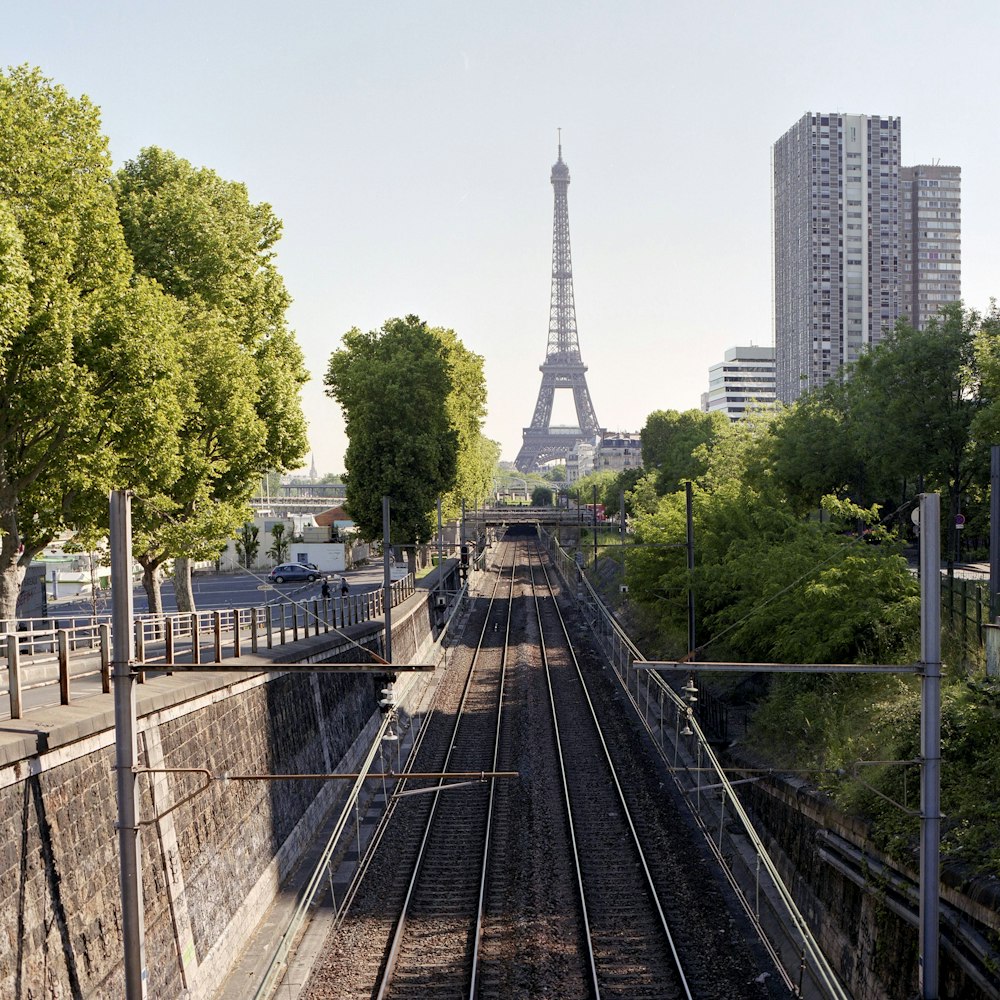 Железная дорога париж вена. Железная дорога в Париже. Поезд на Париж. Париж дорога. Архитектура Парижа.