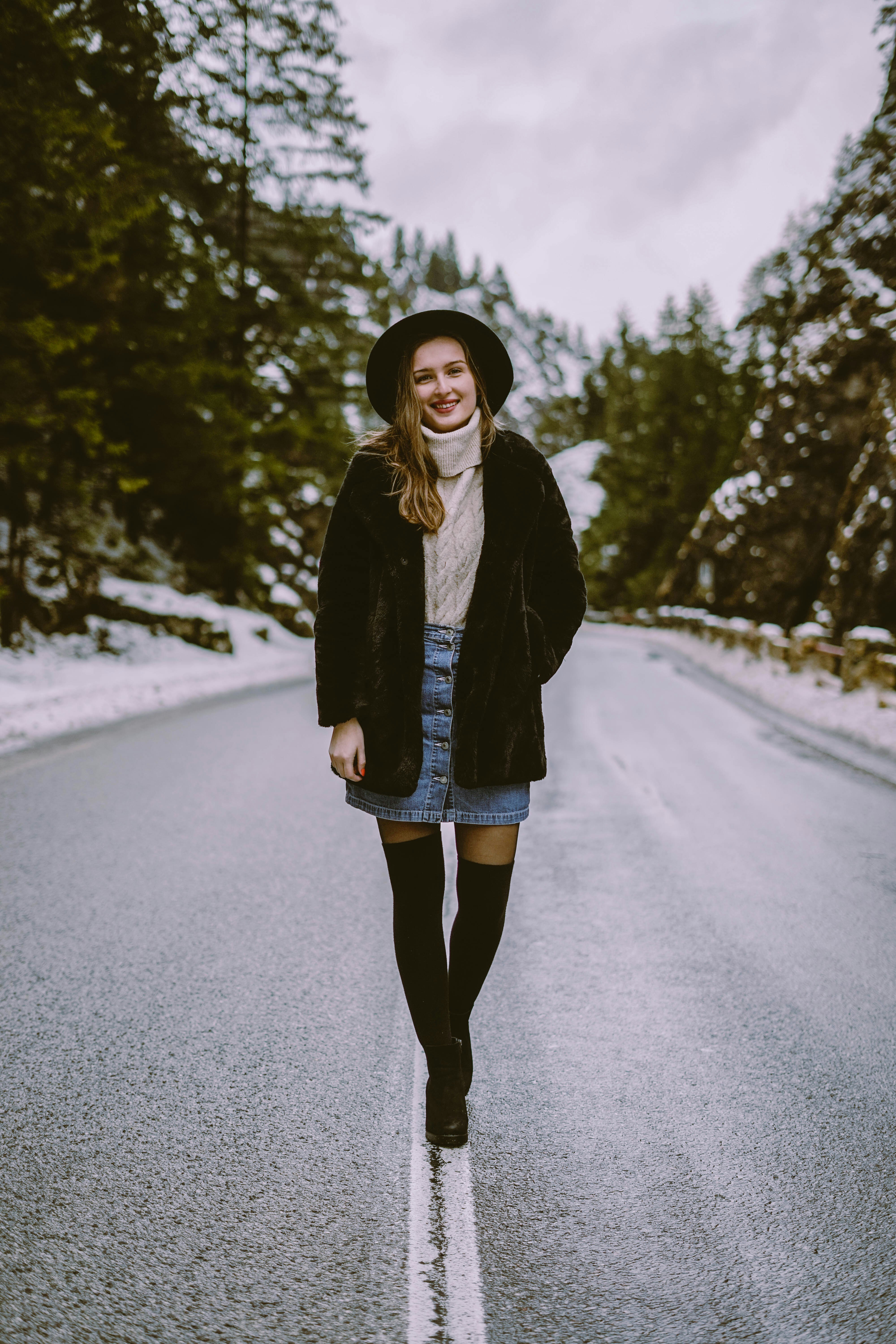 Sony a7 + Sony FE 50mm F1.8 sample photo. Woman in black coat photography