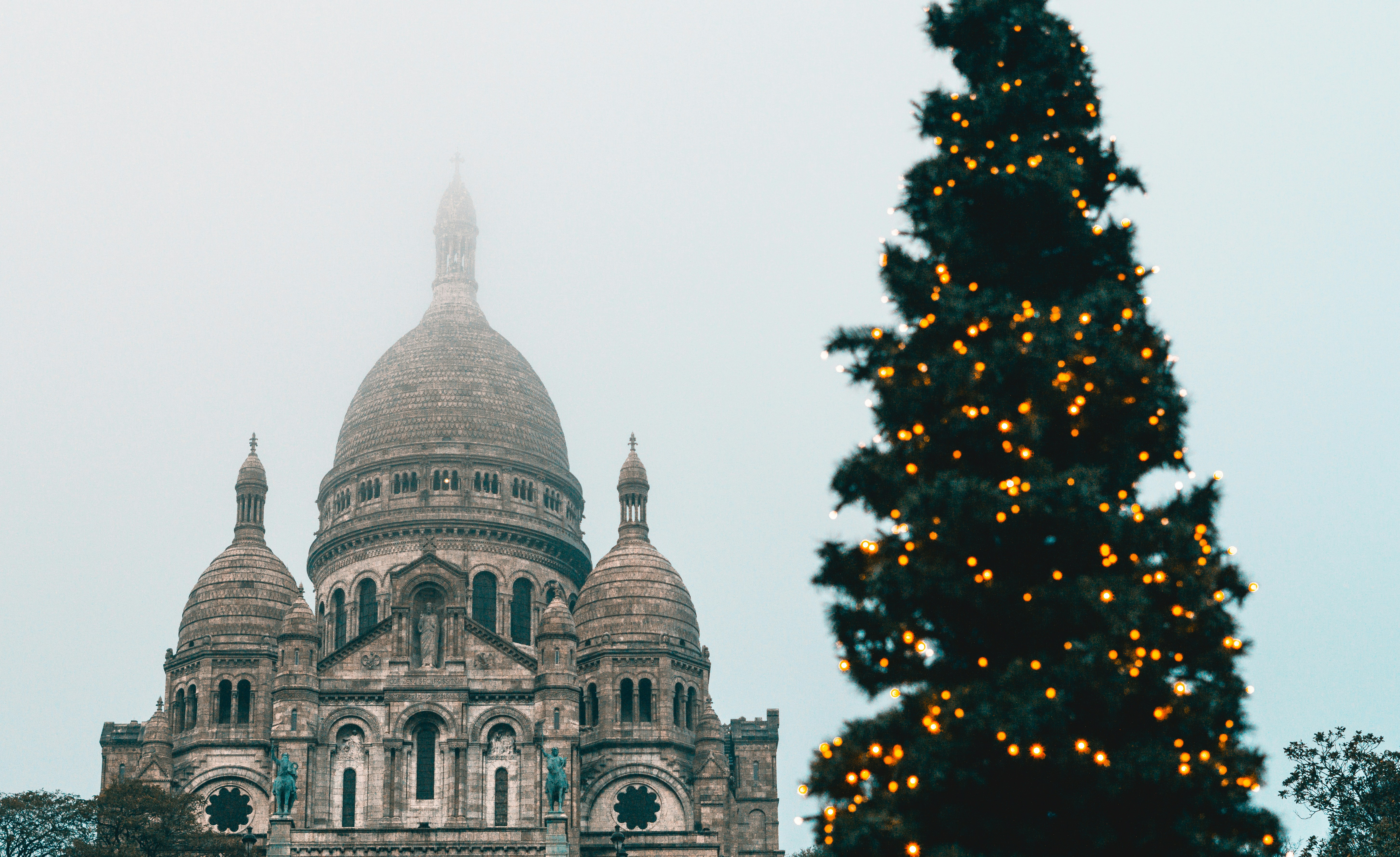 Brown concrete temple - Sacré Coeur