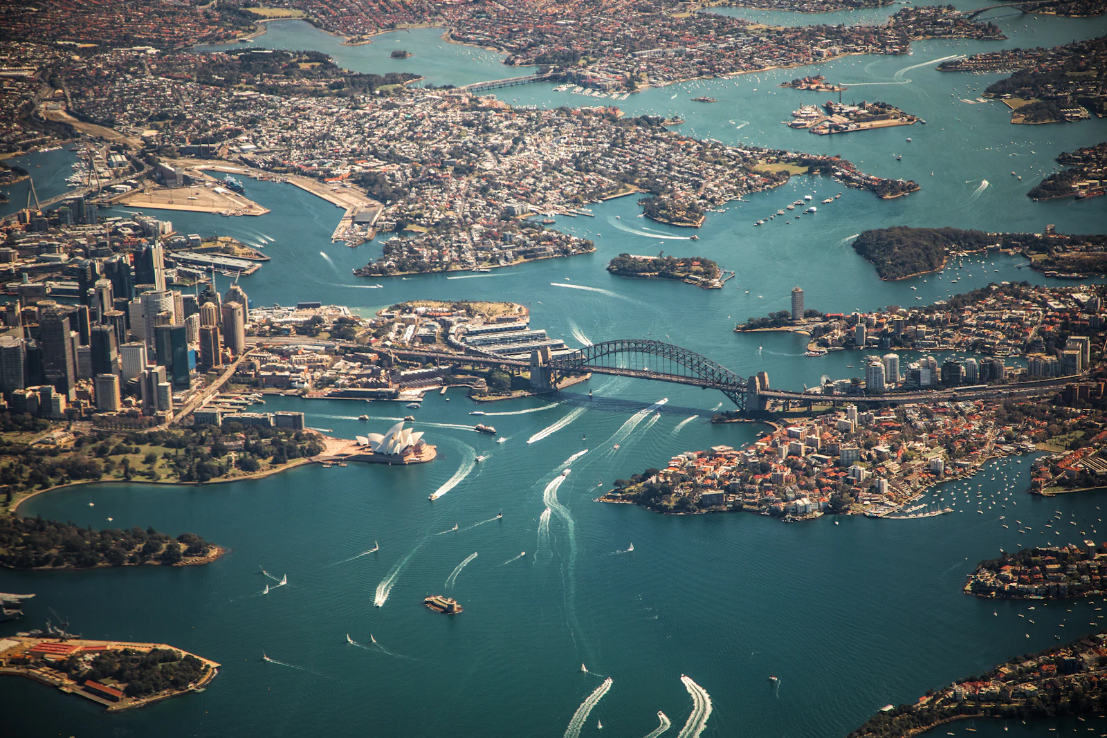 La bahía de Sídney y el Harbour Bridge vistos desde el aire